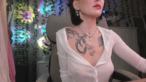 Snapshot of kellyasian chatting on December 2, 7:10 am Leia online show from December 2, 7:10 am