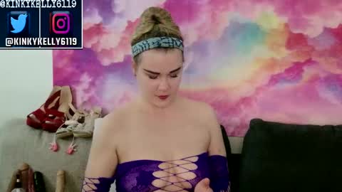 Snapshot of kellylynn76 chatting on September 16, 1:35 am kellylynn76 online show from September 16, 1:35 am