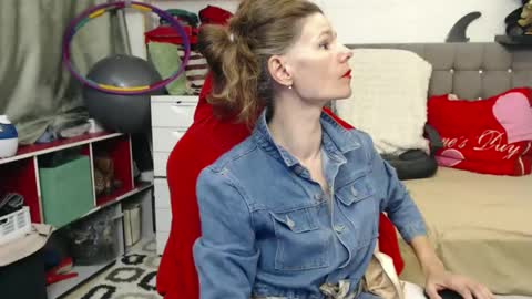 kelly online show from March 9, 1:14 am