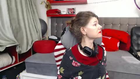 kelly online show from February 8, 9:18 pm