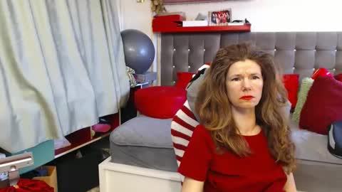 kelly online show from April 8, 10:06 am