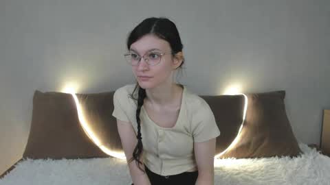 Kelsirabenold online show from April 2, 5:16 am