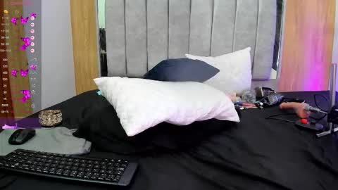 kendalll_love online show from December 1, 5:15 pm