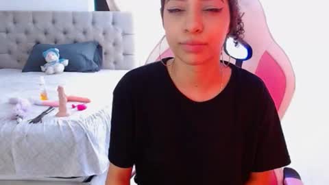 Snapshot of kendallrush2 chatting on February 17, 12:49 pm  Kendall Rush online show from February 17, 12:49 pm
