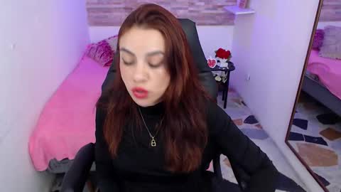 Kendall  online show from November 4, 8:25 pm