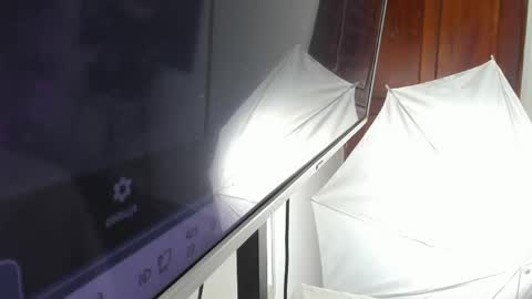 Kendra London online show from April 13, 11:11 am