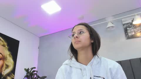 Kendra London online show from June 16, 11:22 am