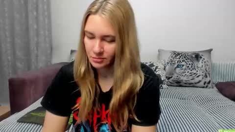 Kendra online show from November 21, 1:18 am