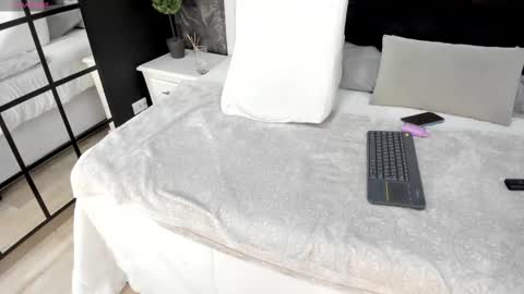 KENDRA online show from March 1, 10:42 pm