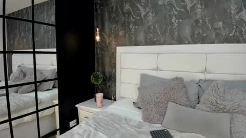 KENDRA online show from March 12, 9:03 pm