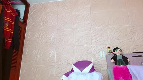 KENDRAPOTTER online show from November 17, 4:30 pm