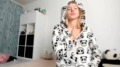 Kenzie online show from October 10, 6:18 am