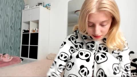 Kenzie online show from January 26, 5:02 am