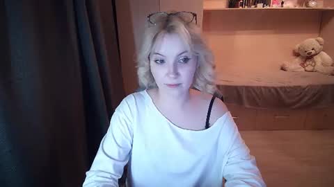 Evelyn online show from July 23, 3:09 pm