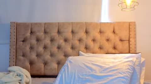 Kery Hillson online show from April 5, 2:27 pm