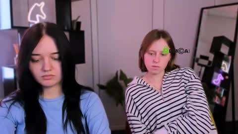 keuli_li online show from February 28, 7:19 am