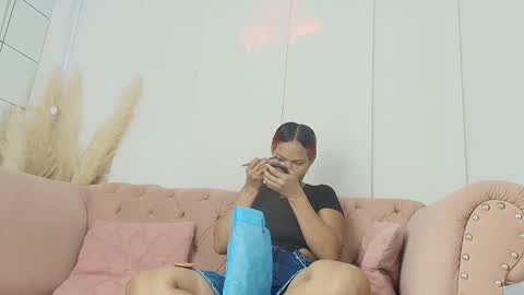 Snapshot of keyla_mejia chatting on October 5, 12:10 pm Keyla online show from October 5, 12:10 pm