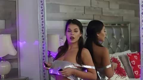 keylaconner online show from February 12, 5:26 am