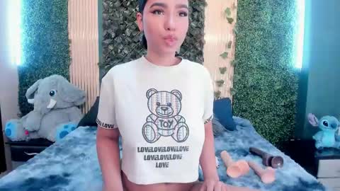 khateandersson online show from December 22, 8:56 pm