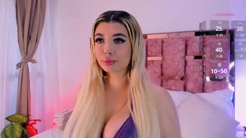 Snapshot of khloe_018 chatting on March 6, 11:47 am KHLOE online show from March 6, 11:47 am