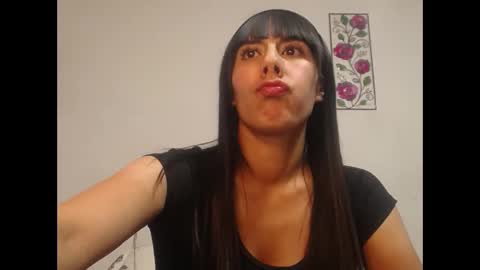 Snapshot of khristall29 chatting on October 1, 7:24 am kari online show from October 1, 7:24 am