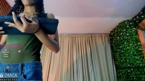 Snapshot of kiara_zahiri_ chatting on September 18, 11:09 am Kiara Zahiri online show from September 18, 11:09 am