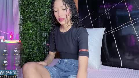 Snapshot of kiara_zahiri_ chatting on October 13, 11:02 am Kiara Zahiri online show from October 13, 11:02 am