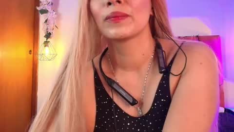 Snapshot of kiaraa88 chatting on October 18, 8:10 pm Valery online show from October 18, 8:10 pm