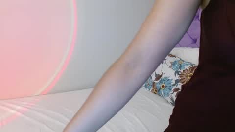 Snapshot of kiararose19 chatting on March 6, 2:30 am Kiara online show from March 6, 2:30 am