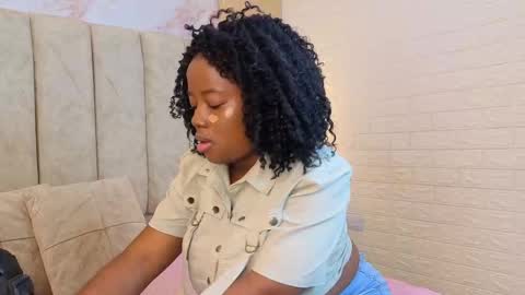 kiarazafira online show from October 4, 10:43 am