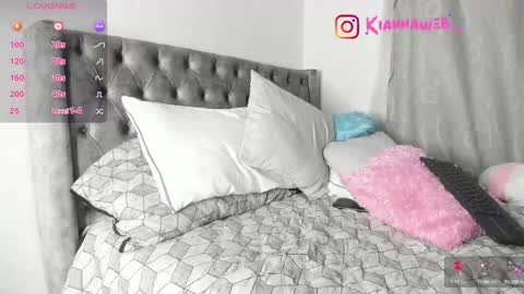 Snapshot of kiianna__ chatting on January 22, 1:53 am INSTAGRAM Kiannaweb online show from January 22, 1:53 am