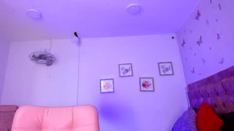 Kiara  online show from July 26, 4:42 am