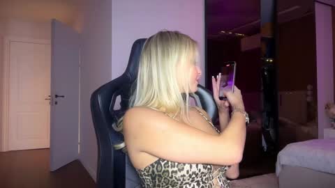 Killer Tits online show from December 2, 8:33 pm