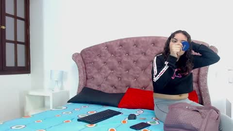 Snapshot of kim_lennon chatting on January 20, 11:45 am K I M online show from January 20, 11:45 am