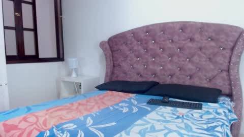 Snapshot of kim_lennon chatting on February 2, 12:02 pm K I M online show from February 2, 12:02 pm