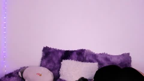 kim_mouth17 online show from February 12, 12:45 am