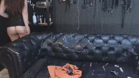  KIMBERLY SWAN  online show from March 1, 12:10 am