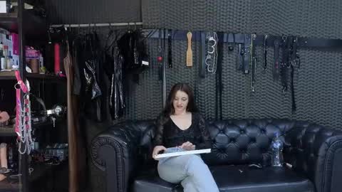  KIMBERLY SWAN  online show from October 4, 12:27 am