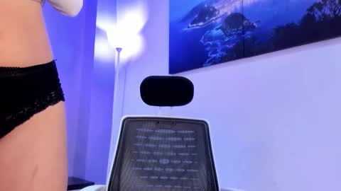 Kimberly Villalobos online show from December 2, 11:45 am