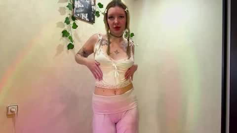 Elin online show from May 30, 10:02 am