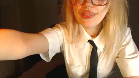 Kimi online show from April 14, 9:37 pm