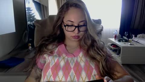 Kim Lee  online show from December 17, 12:42 pm