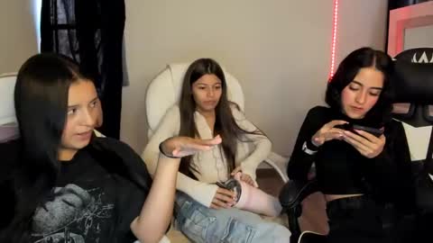 kimmi online show from February 19, 10:42 pm