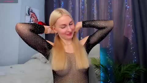 Snapshot of kimmy1_powell chatting on October 16, 5:54 am kimmy1_powell online show from October 16, 5:54 am