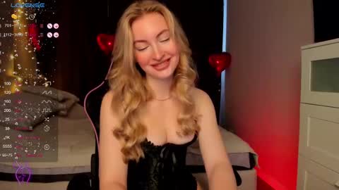 Snapshot of kimmy1_powell chatting on February 18, 2:16 am kimmy1_powell online show from February 18, 2:16 am