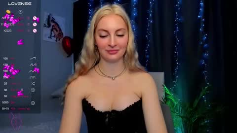 Snapshot of kimmy1_powell chatting on September 24, 5:17 am kimmy1_powell online show from September 24, 5:17 am
