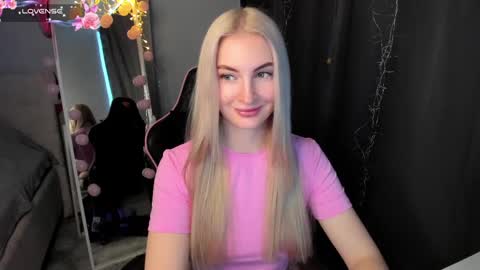 kimmy1_powell online show from April 17, 2:46 am