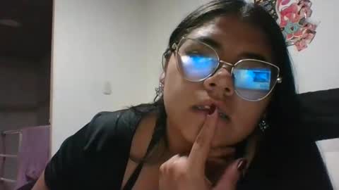 Snapshot of kimmy_kimmy_ chatting on February 25, 10:42 pm Kimmy online show from February 25, 10:42 pm