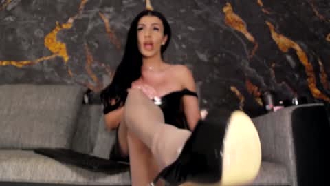 Kim Wilmes online show from February 5, 12:27 pm