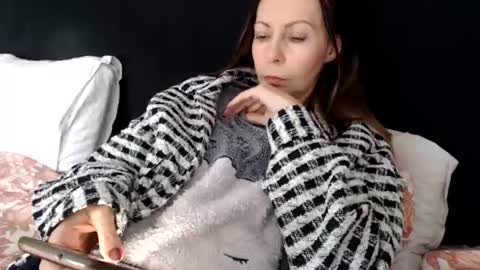 sexysexyhotwetpinkredpussy online show from June 12, 2:58 pm